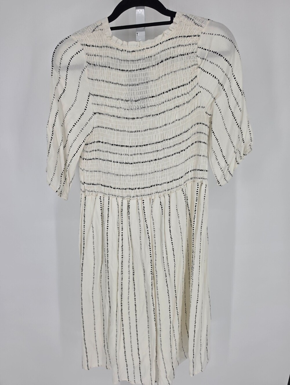 Les Amis Womens Sz S Knee Length 1/2 Sleeve Dress Smocked Cream Gray Striped NEW - Picture 4 of 5